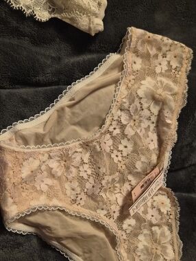 Victoria's Secret Beige Floral Lace Bikini Panty